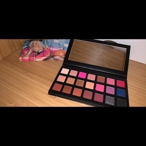 Kylie Cosmetics Sipping Pretty Palette